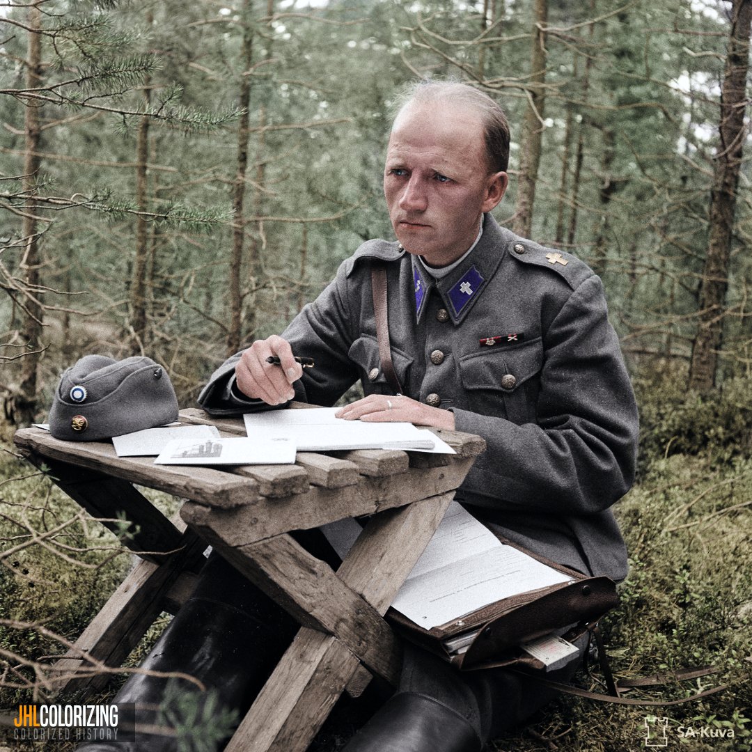 Sotilaspastori Jouko Karanko kirjoittaa kirjeitä kaatuneitten omaisille, Kiestinki 1941