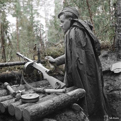 Käsityönä väritetty historiallinen SA-kuva, väritysprosessi vaihe 2