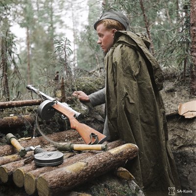 Käsityönä väritetty historiallinen SA-kuva, väritysprosessi vaihe 1